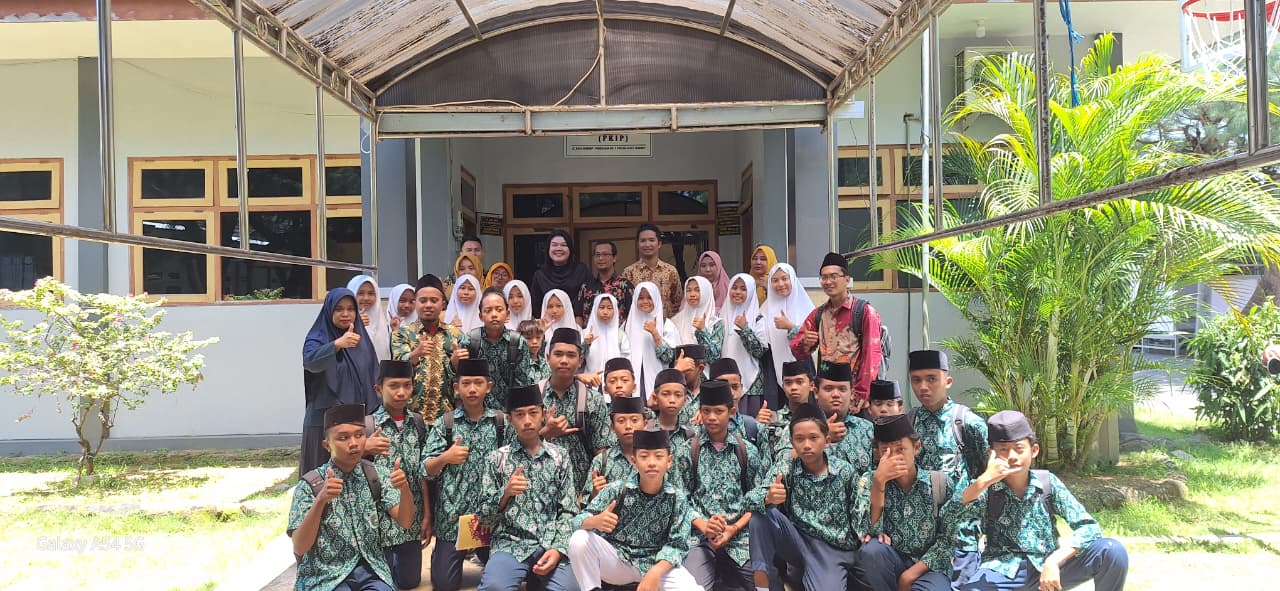 FKIP Universitas Wiraraja Terima Kunjungan Siswa SMP NU Sumenep dalam Program “Lintas Disiplin Ilmu”